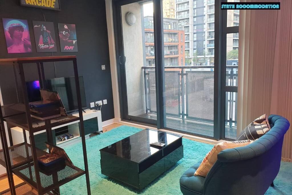 80S Retro 1Bed Studio Serviced Apartment Canary Wharf Perfect For Solo & Couple Travellers Londra Esterno foto
