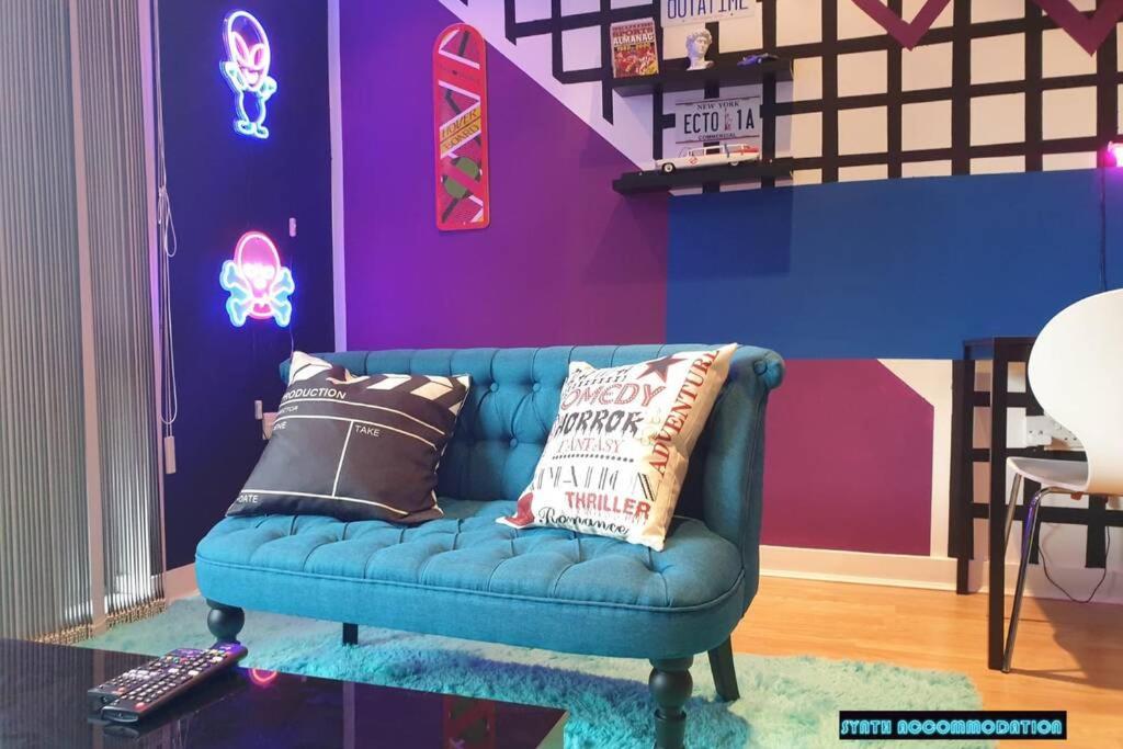 80S Retro 1Bed Studio Serviced Apartment Canary Wharf Perfect For Solo & Couple Travellers Londra Esterno foto