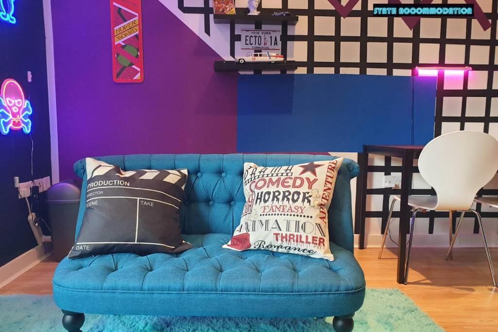 80S Retro 1Bed Studio Serviced Apartment Canary Wharf Perfect For Solo & Couple Travellers Londra Esterno foto